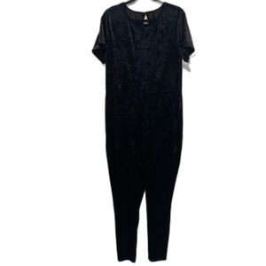Torrid Full length crushed velvet black short sleeved catsuit size 3x